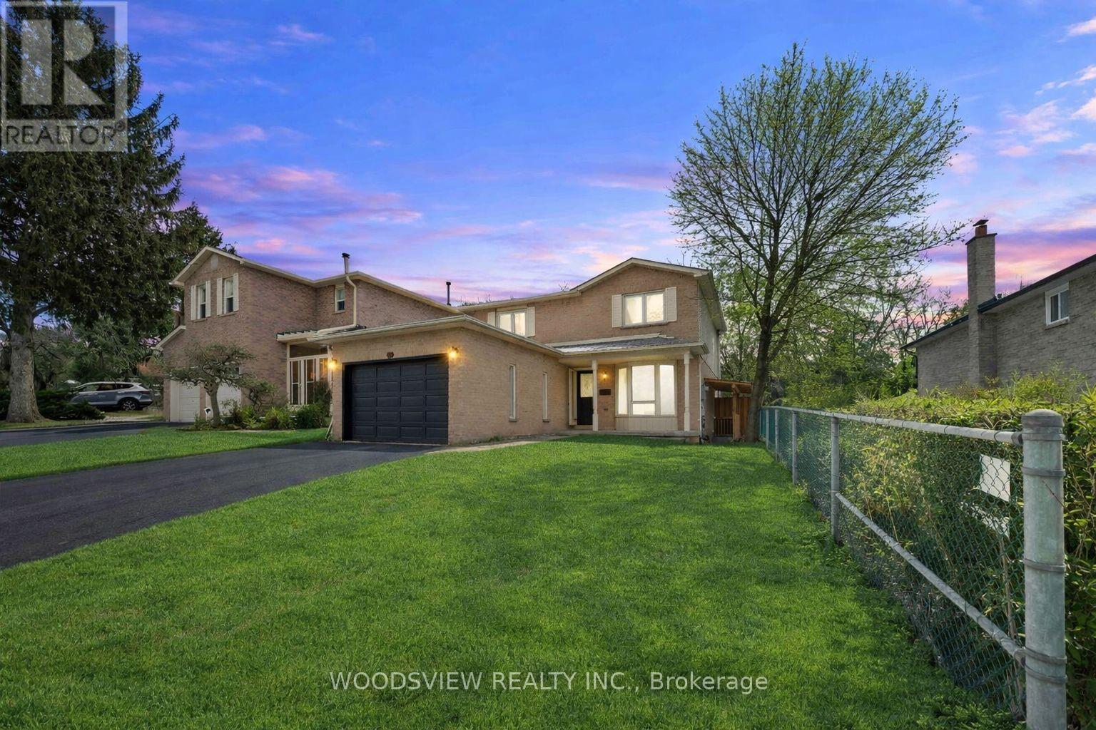 29 Misty Moor Drive, Richmond Hill, Ontario  L4C 6P9 - Photo 3 - N12836564