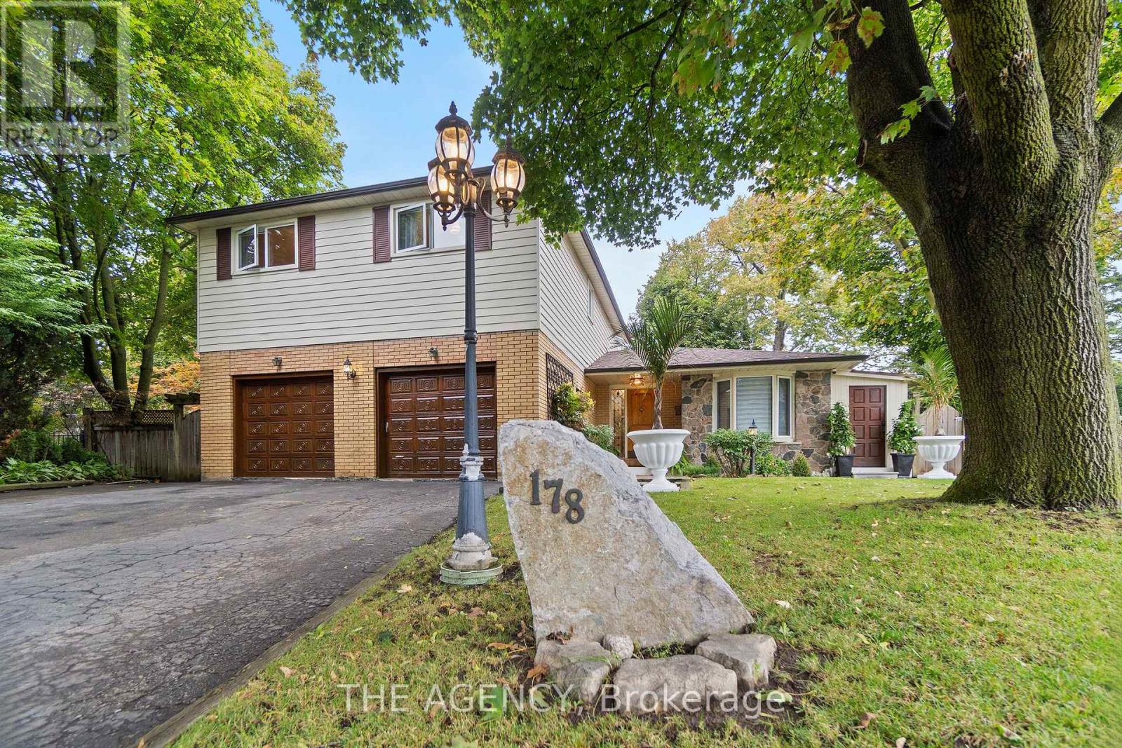 178 Millpond Court, Richmond Hill, Ontario  L4C 4W5 - Photo 2 - N12836584