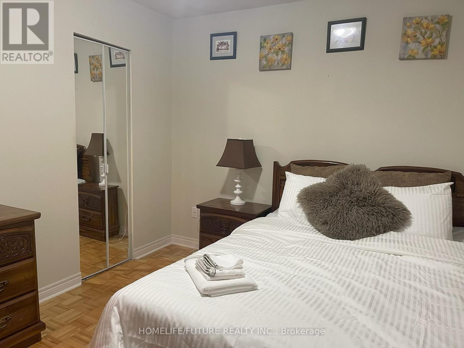 4 Commonwealth Avenue, Toronto, Ontario  M1K 4J8 - Photo 2 - E12831656