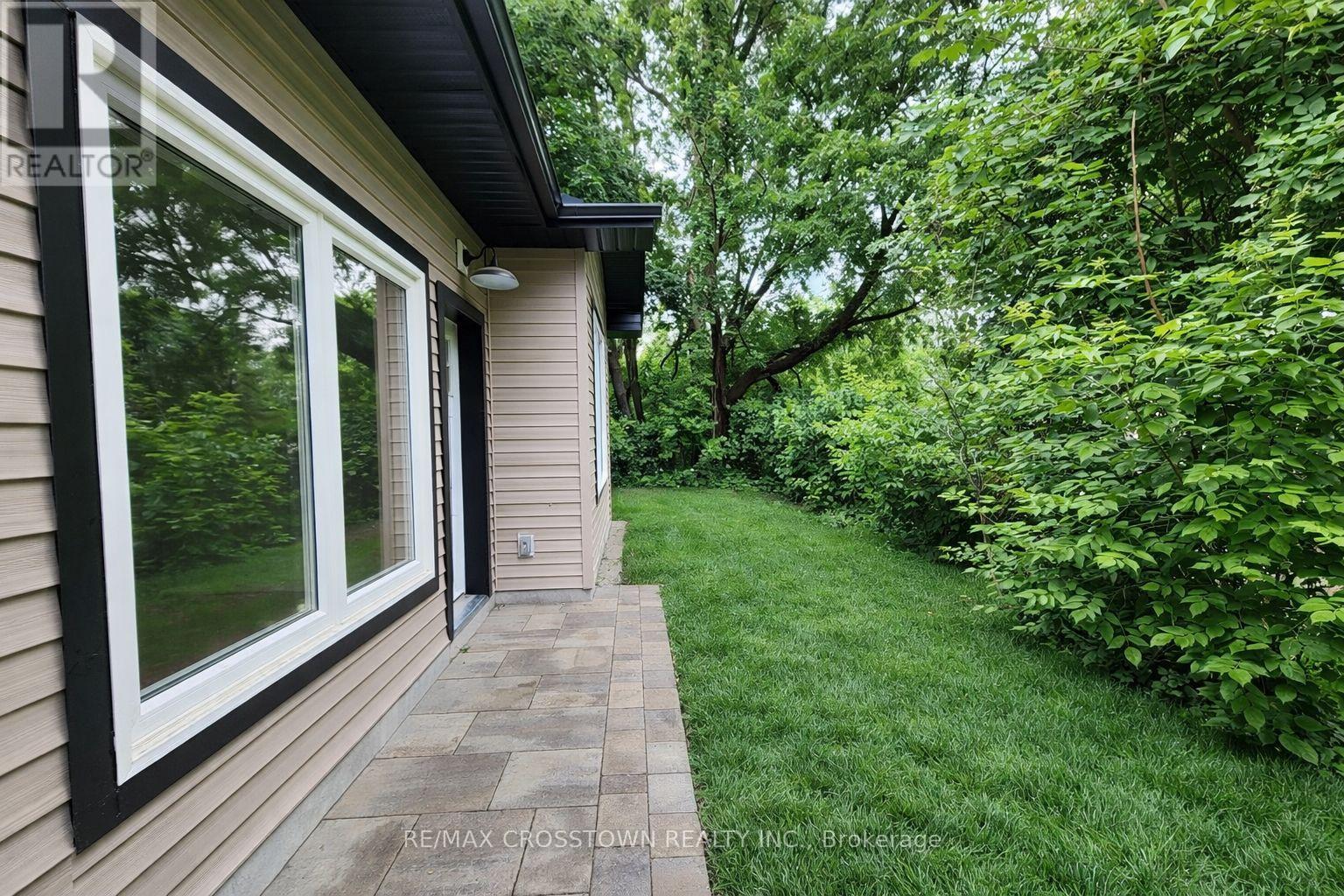 Gdn Ste - 120 Dundonald Street, Barrie, Ontario  L4M 3T6 - Photo 12 - S12836592