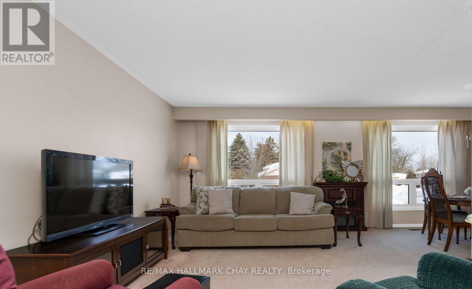 13 Grand Place, Barrie (Allandale Heights), Ontario  L4N 4Y3 - Photo 4 - S12836614