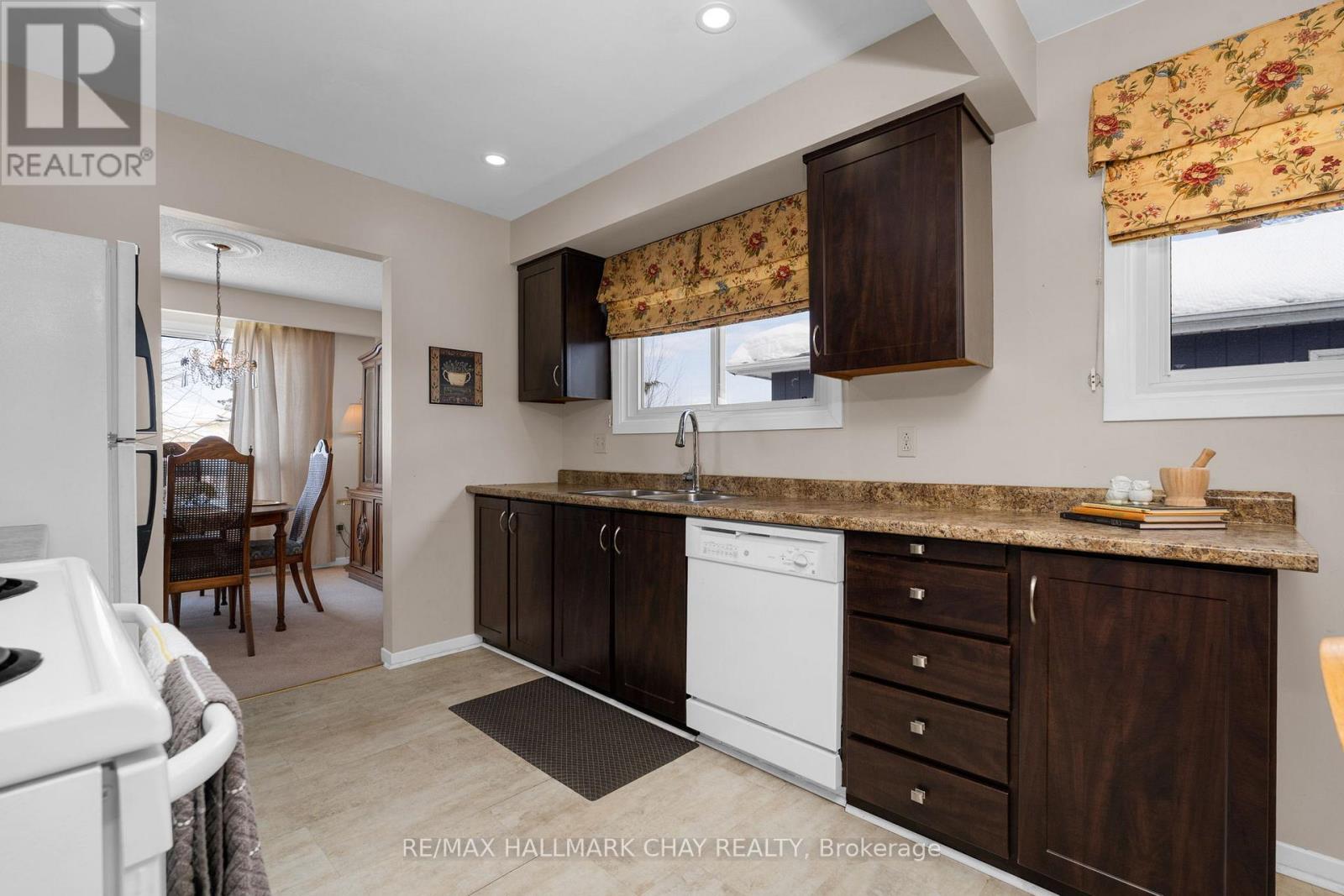 13 Grand Place, Barrie (Allandale Heights), Ontario  L4N 4Y3 - Photo 8 - S12836614