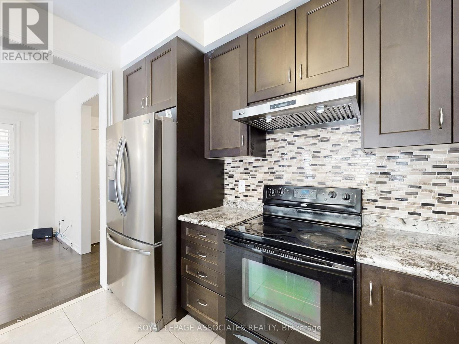 10 Lloyd Crescent, Brampton, Ontario  L7A 4J5 - Photo 17 - W12836552