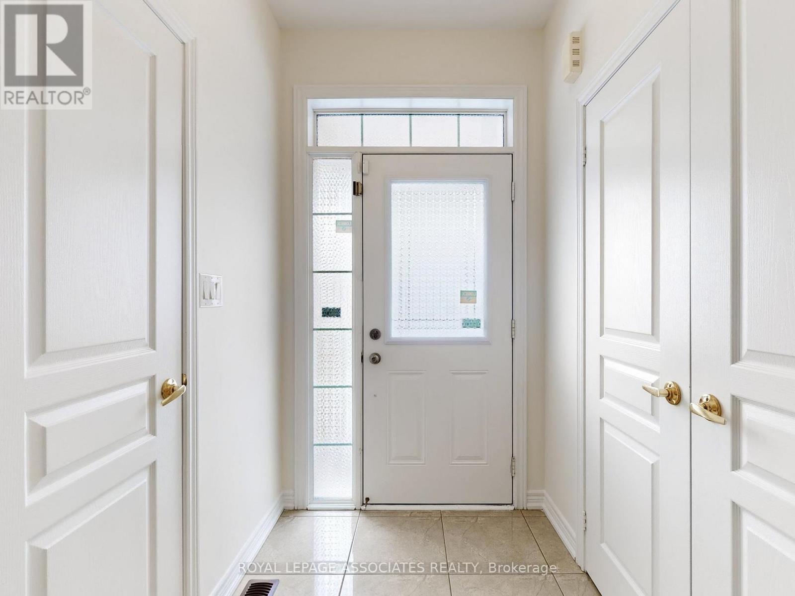 10 Lloyd Crescent, Brampton, Ontario  L7A 4J5 - Photo 24 - W12836552