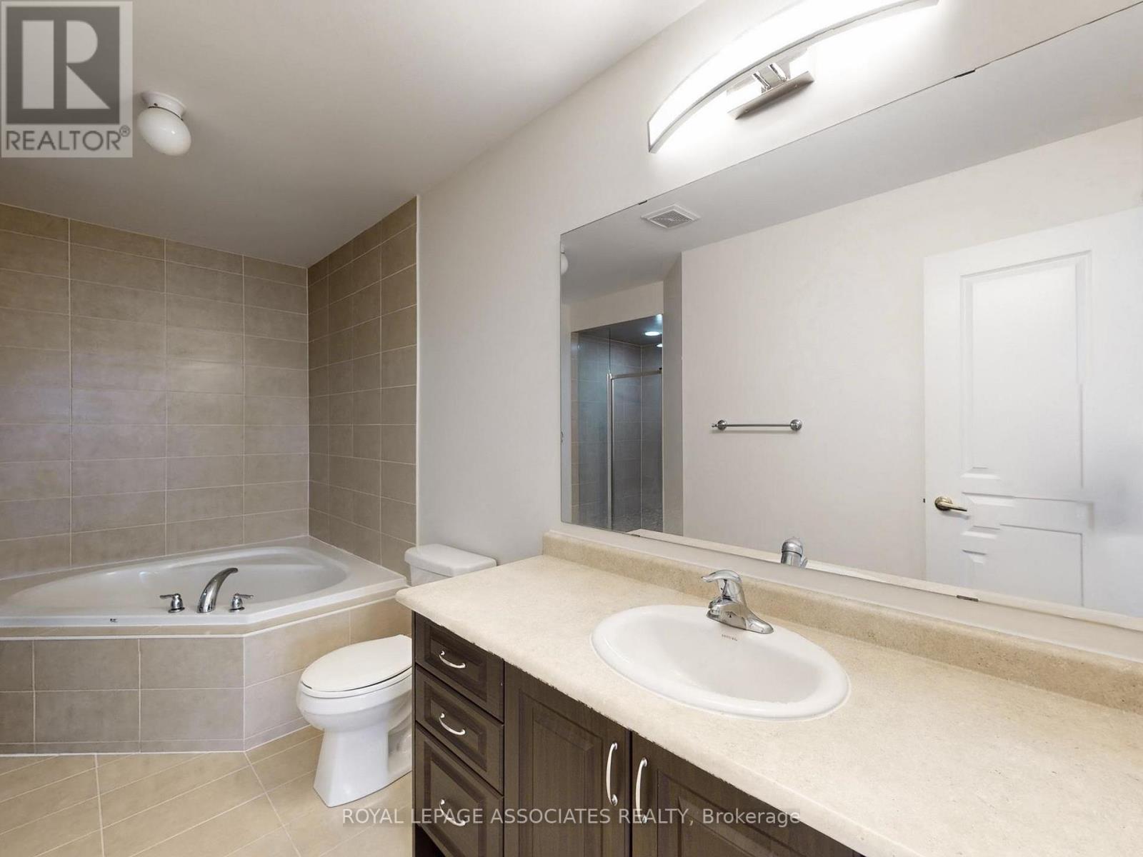 10 Lloyd Crescent, Brampton, Ontario  L7A 4J5 - Photo 31 - W12836552