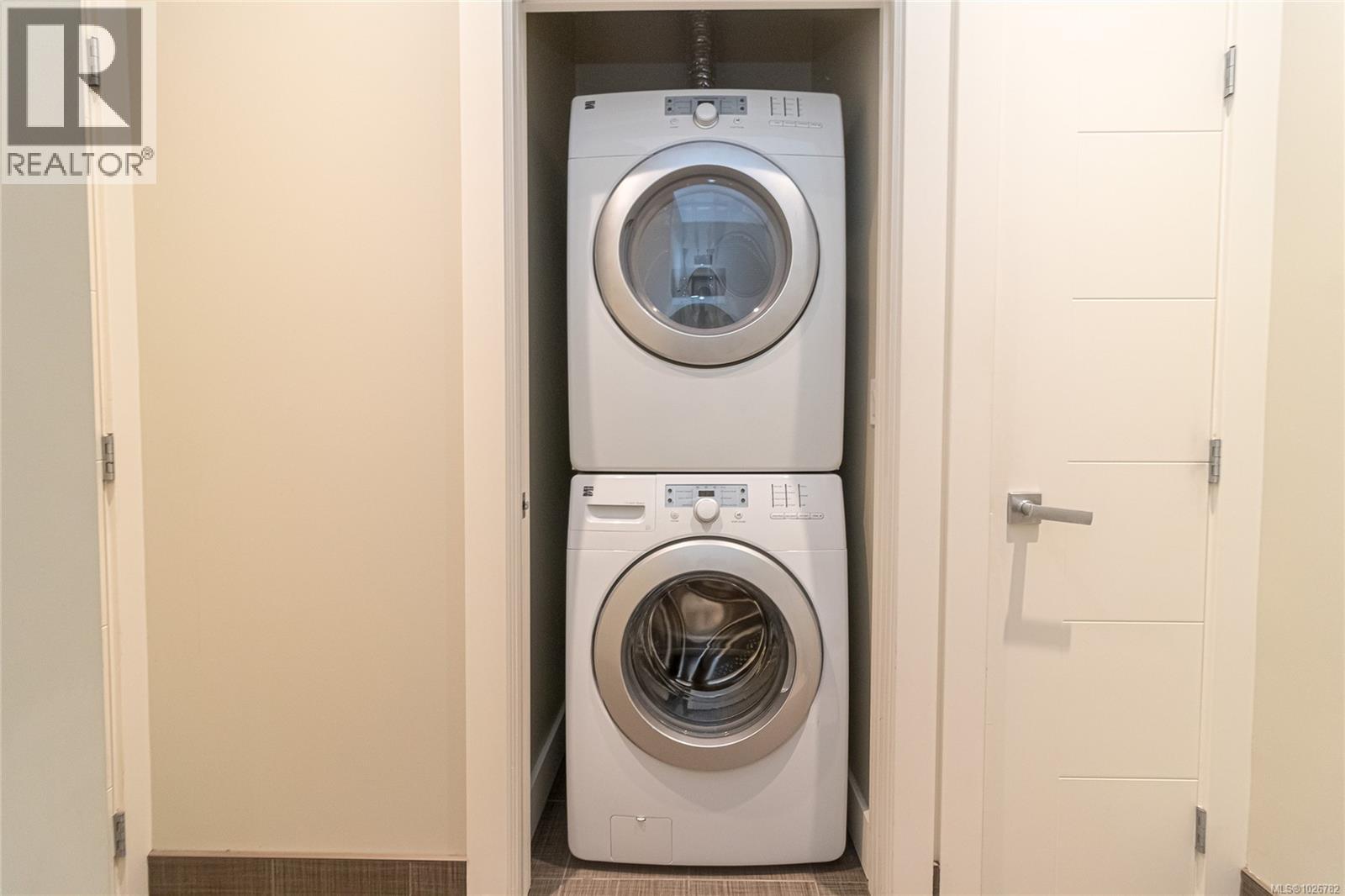 9710 Fifth St, Sidney, British Columbia  V8V 0B3 - Photo 13 - 1026782