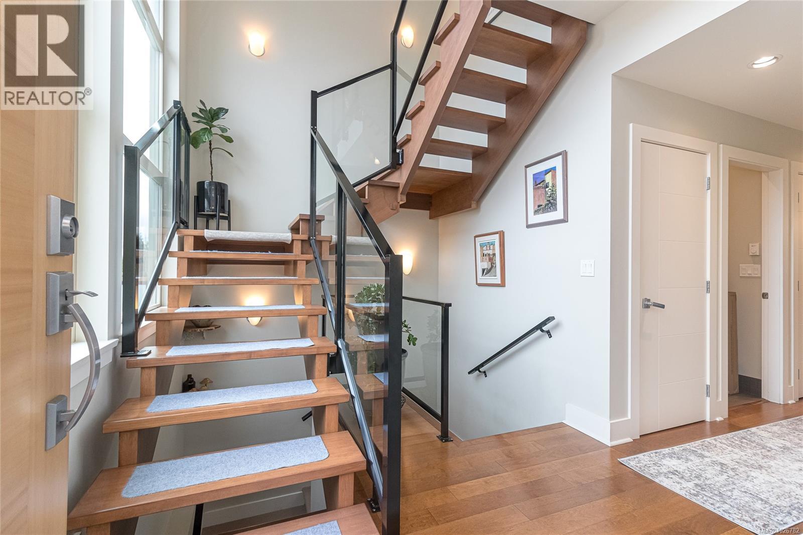 9710 Fifth St, Sidney, British Columbia  V8V 0B3 - Photo 3 - 1026782