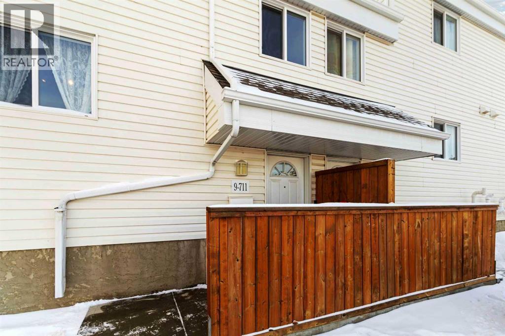 9, 711 Beacon Hill Drive, Fort Mcmurray, Alberta T9H 3R5 - Photo 2 - A2283376