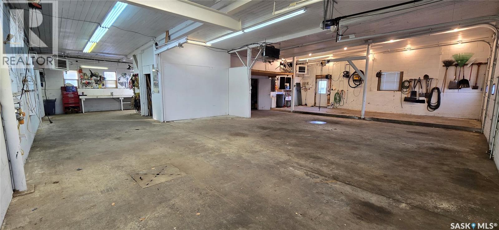 218 3rd Street, Estevan, Saskatchewan  S4A 0N7 - Photo 5 - SK029532