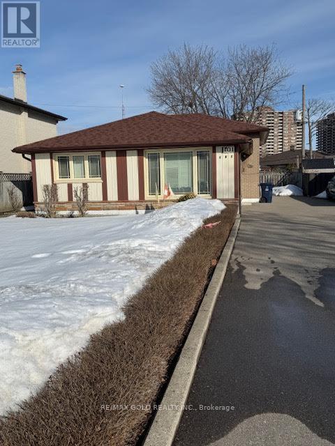 101 Silverstone Drive, Toronto, Ontario  M9V 3G6 - Photo 8 - W12833648