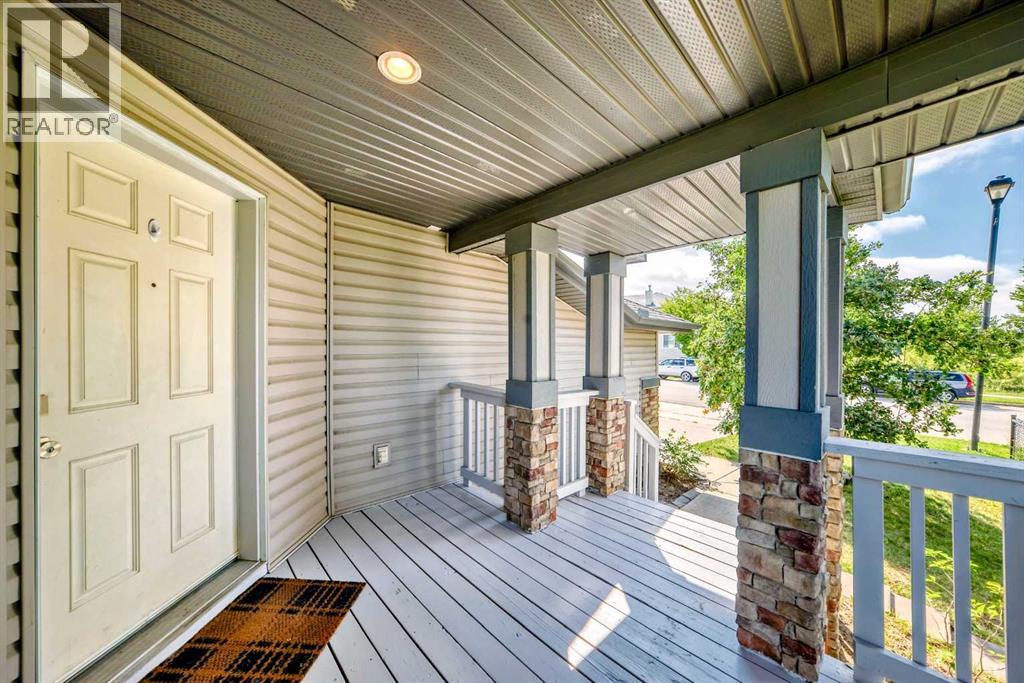 325 West Lakeview Drive, Chestermere, Alberta  T1X 1T2 - Photo 3 - A2285458