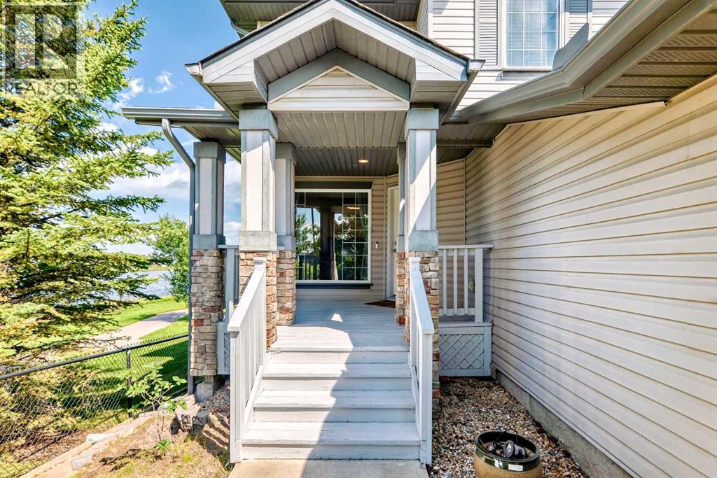 325 West Lakeview Drive, Chestermere, Alberta  T1X 1T2 - Photo 2 - A2285458