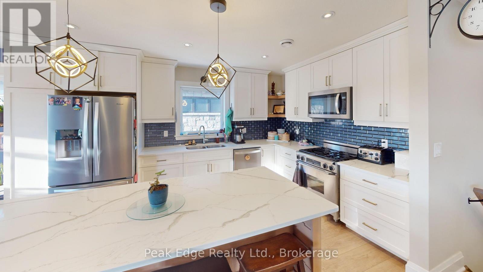 196 17th Avenue A Avenue, Hanover, Ontario  N4N 0B5 - Photo 2 - X12836538