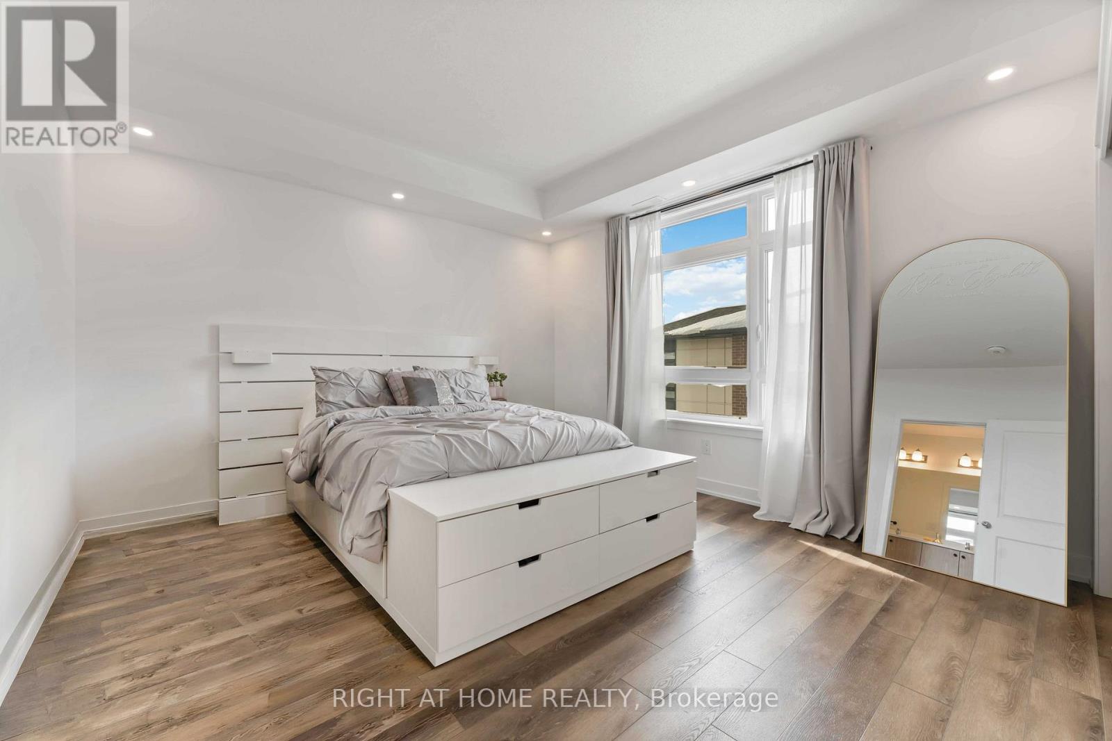 B - 380 Rolling Meadow Crescent, Ottawa, Ontario  K1W 0S1 - Photo 10 - X12836710