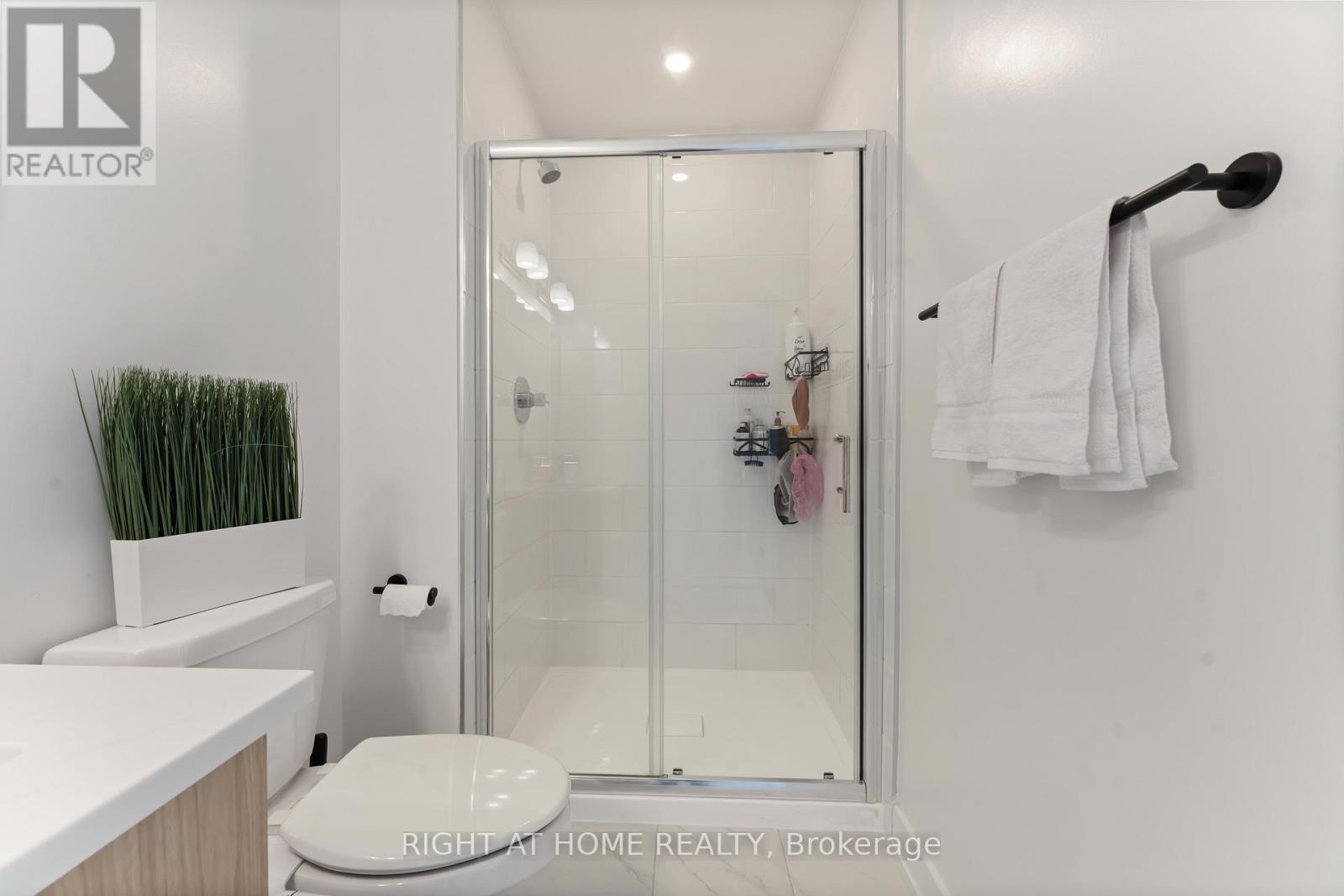 B - 380 Rolling Meadow Crescent, Ottawa, Ontario  K1W 0S1 - Photo 11 - X12836710