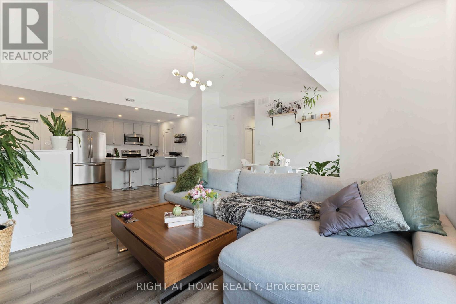 B - 380 Rolling Meadow Crescent, Ottawa, Ontario  K1W 0S1 - Photo 3 - X12836710