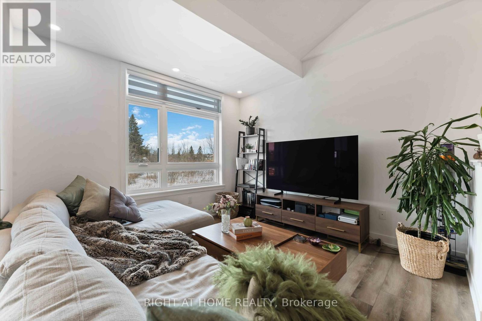 B - 380 Rolling Meadow Crescent, Ottawa, Ontario  K1W 0S1 - Photo 4 - X12836710