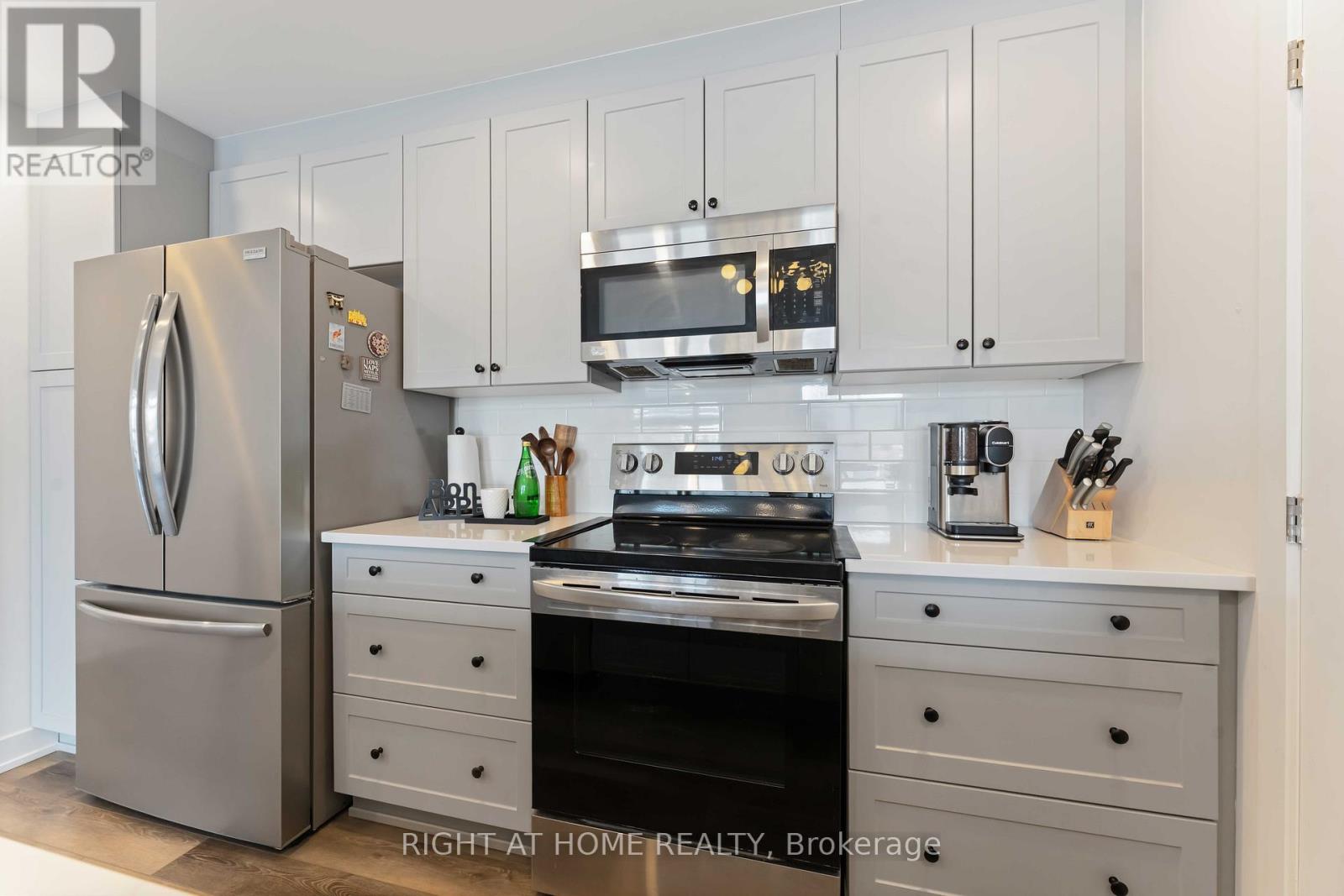 B - 380 Rolling Meadow Crescent, Ottawa, Ontario  K1W 0S1 - Photo 5 - X12836710