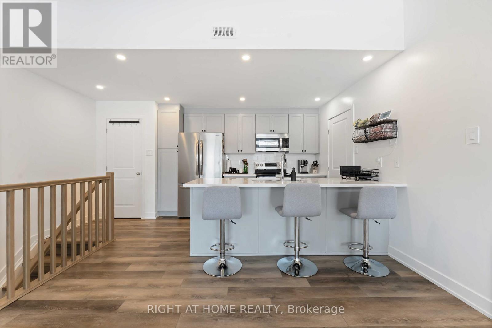 B - 380 Rolling Meadow Crescent, Ottawa, Ontario  K1W 0S1 - Photo 7 - X12836710