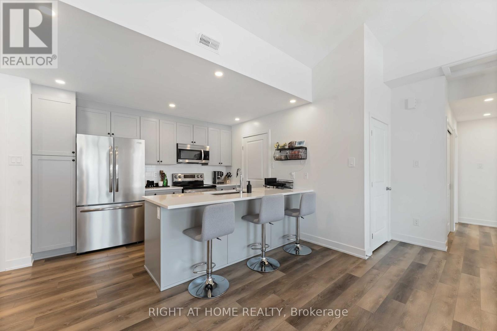 B - 380 Rolling Meadow Crescent, Ottawa, Ontario  K1W 0S1 - Photo 8 - X12836710