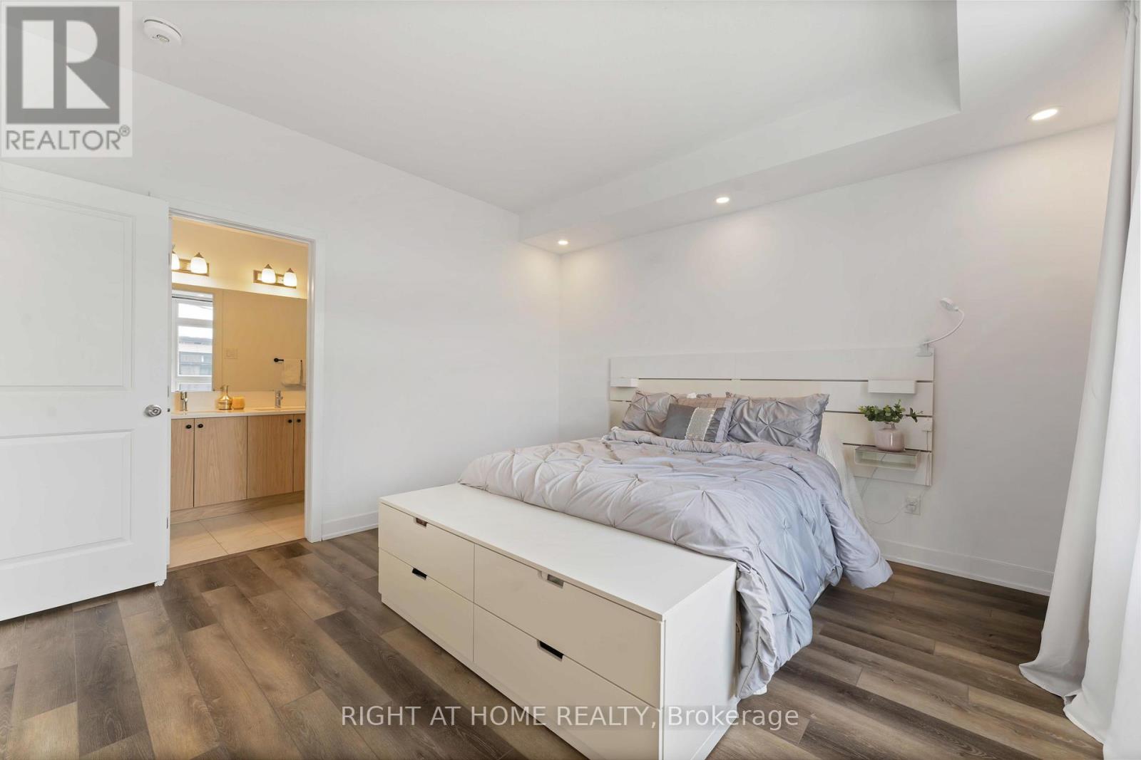 B - 380 Rolling Meadow Crescent, Ottawa, Ontario  K1W 0S1 - Photo 9 - X12836710