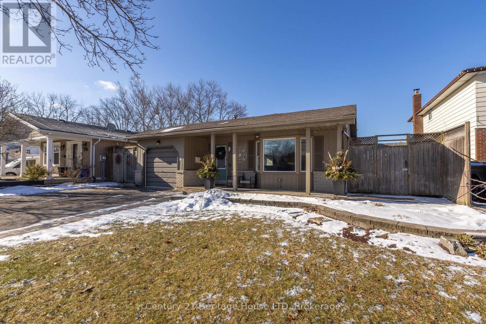 26 Royal Orchard Crescent, St. Catharines, Ontario  L2N 4E9 - Photo 2 - X12836740