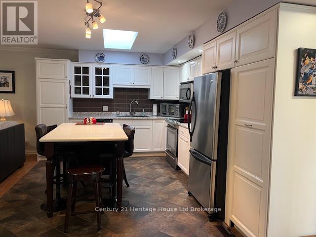 65 Edwin Crescent, Tillsonburg, Ontario  N4G 5H2 - Photo 8 - X12836616