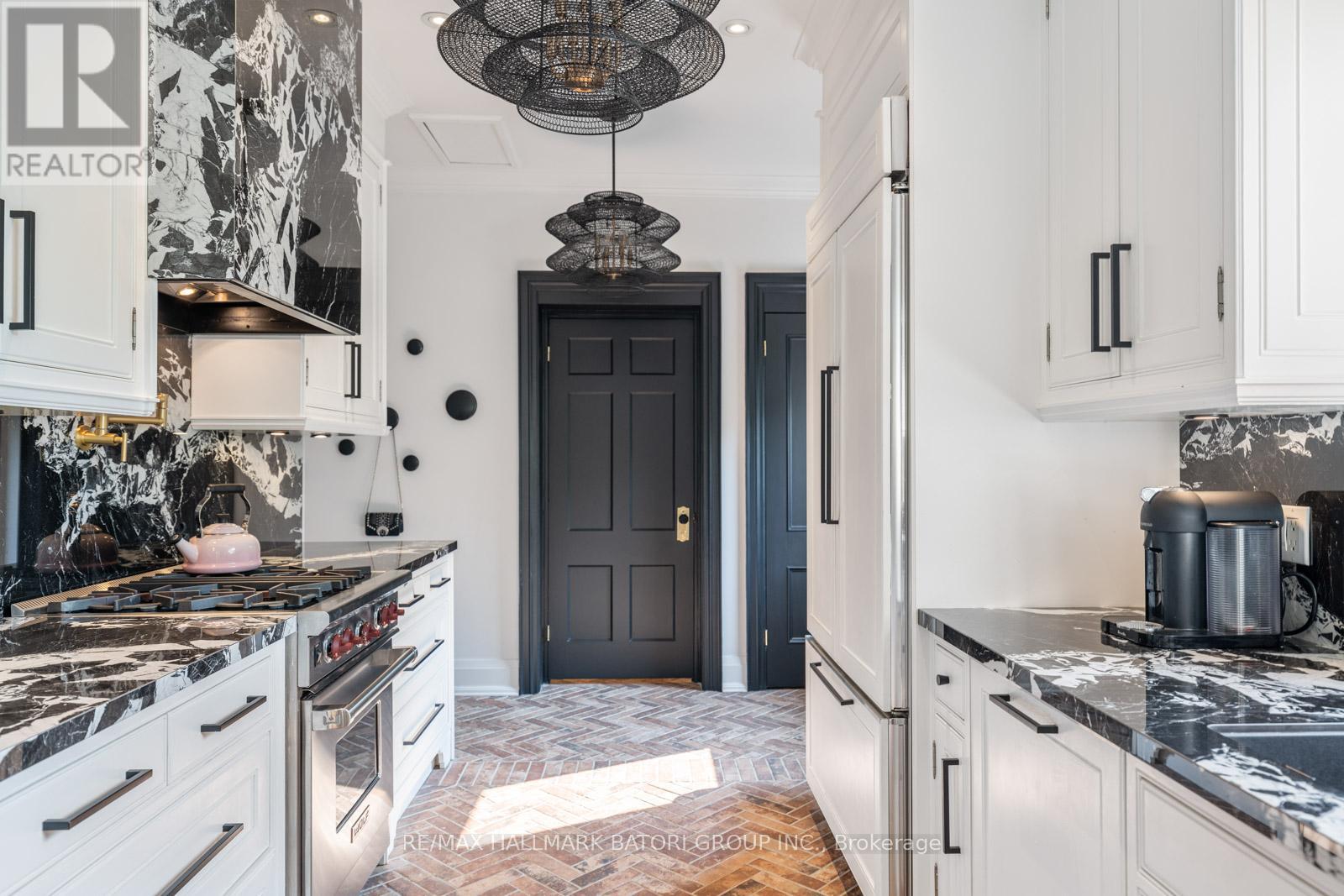 171 Old Forest Hill Road, Toronto, Ontario  M6C 2G7 - Photo 22 - C12836620