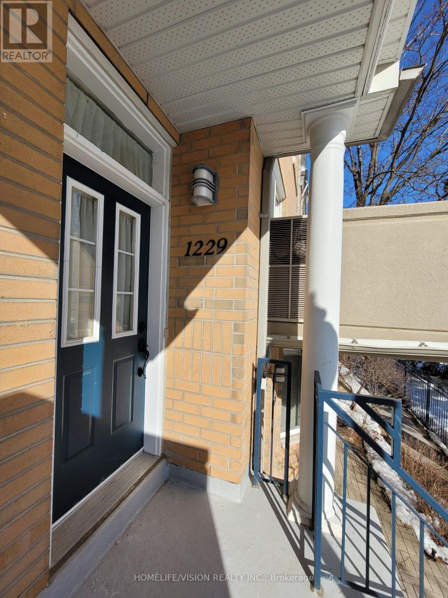 1229 - 28 Sommerset Way, Toronto, Ontario M2N 6W7 - Photo 2 - C12836730