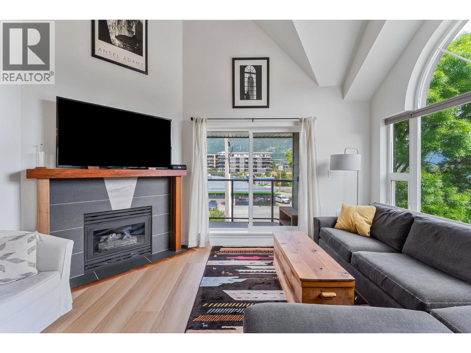 312 1466 Pemberton Avenue, Squamish, British Columbia  V8B 0K1 - Photo 1 - R3094724