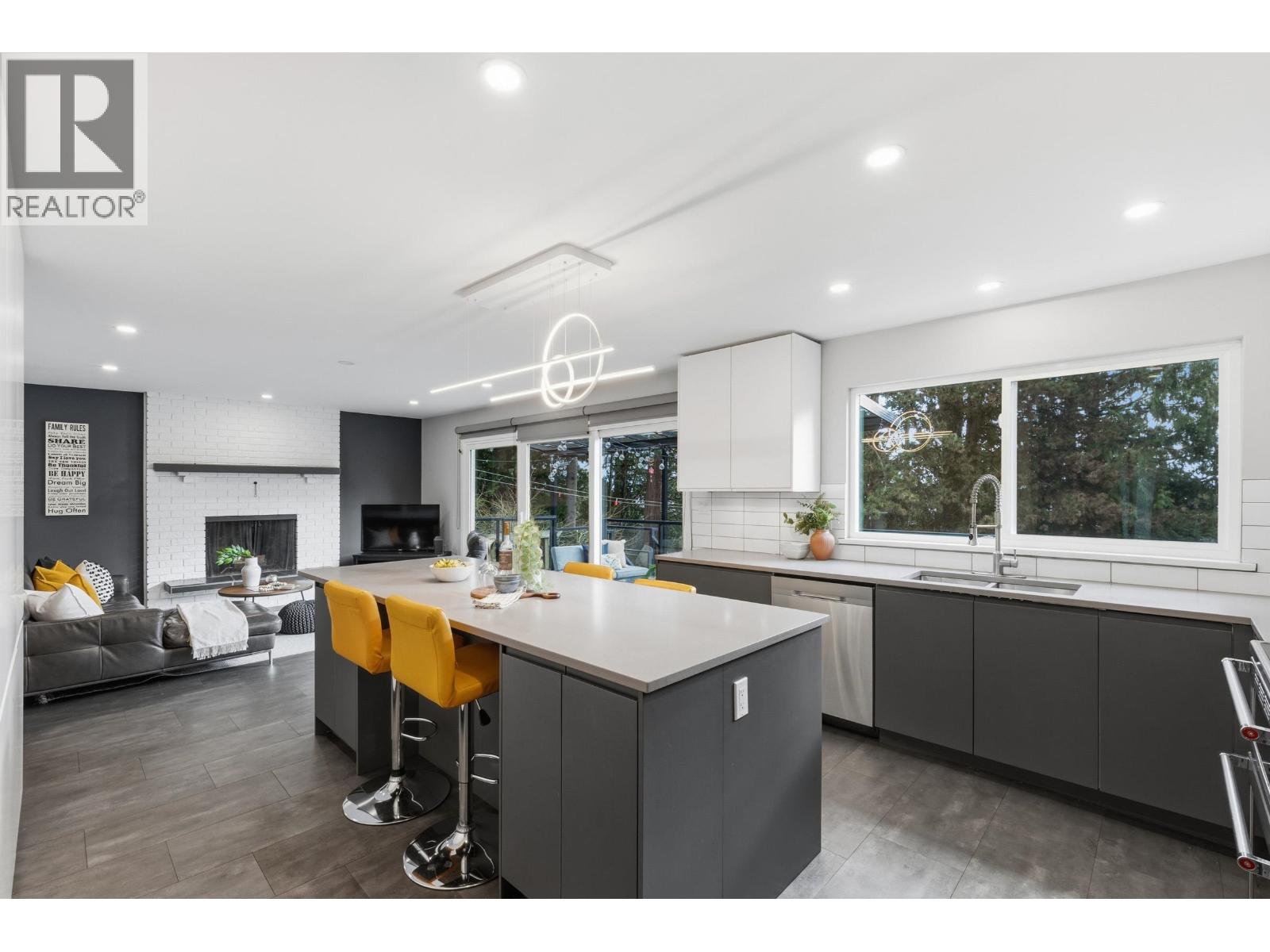 363 Dartmoor Drive, Coquitlam, British Columbia  V3K 5R6 - Photo 8 - R3094915