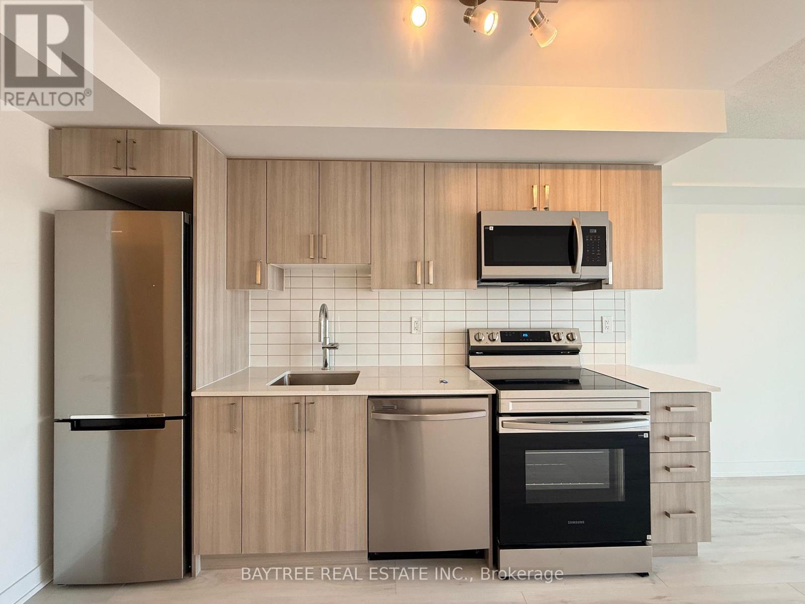 1704 - 1010 Sandy Beach Road, Pickering (Bay Ridges), Ontario  L1W 3V9 - Photo 4 - E12836658