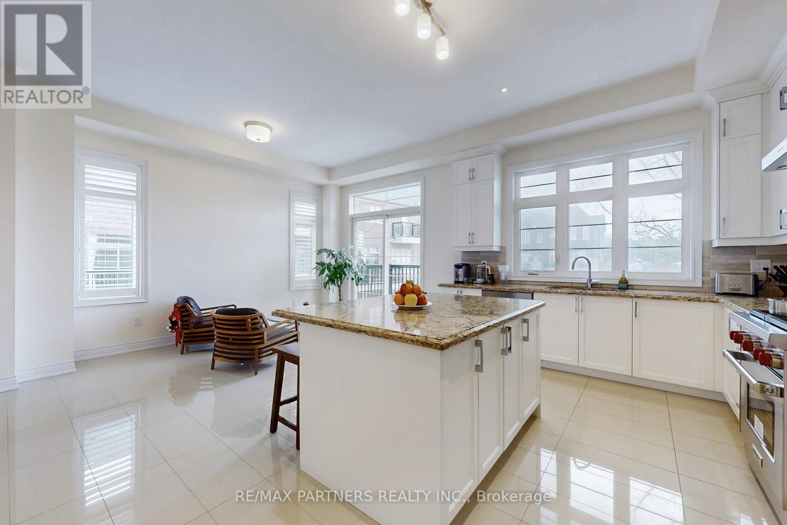 26 Island Green Lane, Markham, Ontario  L6C 0Y7 - Photo 14 - N12836642