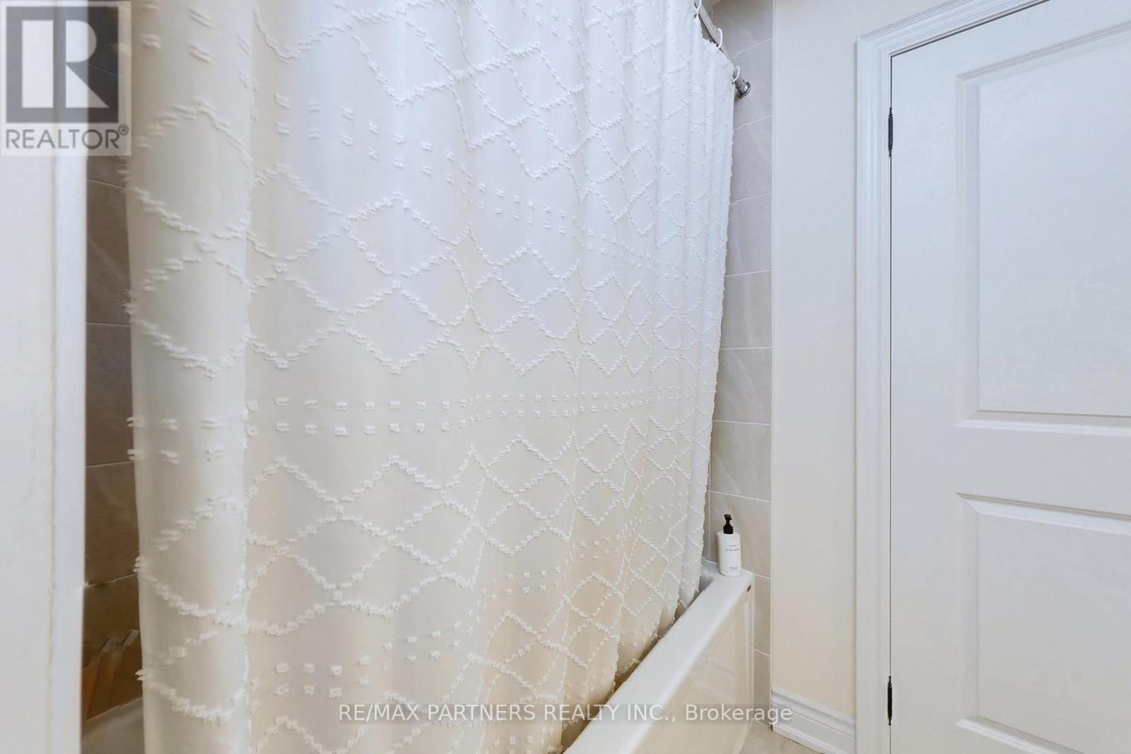 26 Island Green Lane, Markham, Ontario  L6C 0Y7 - Photo 39 - N12836642