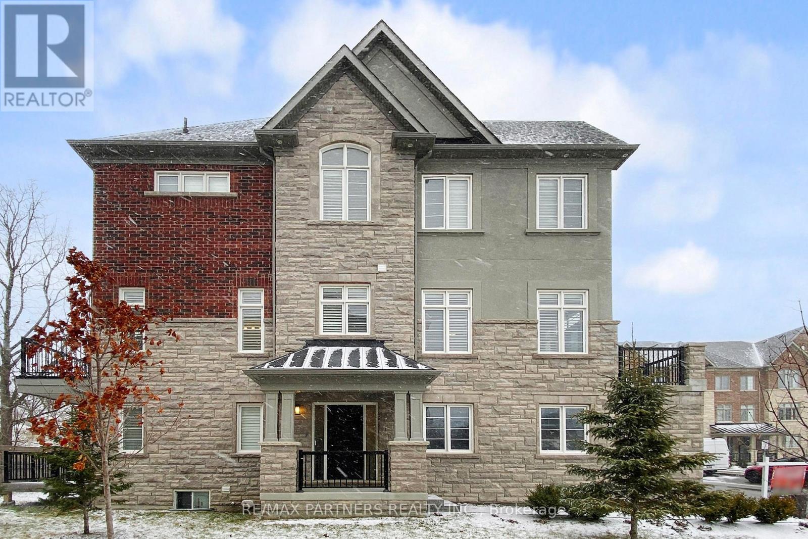 26 Island Green Lane, Markham, Ontario  L6C 0Y7 - Photo 4 - N12836642