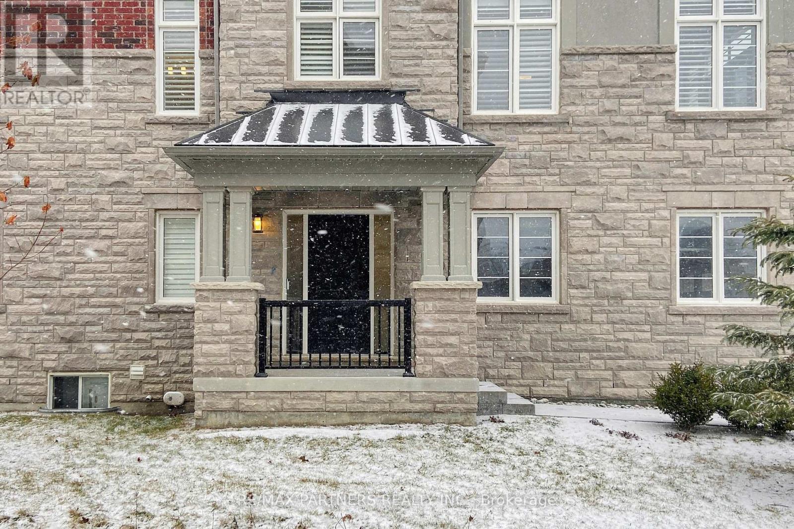 26 Island Green Lane, Markham, Ontario  L6C 0Y7 - Photo 6 - N12836642