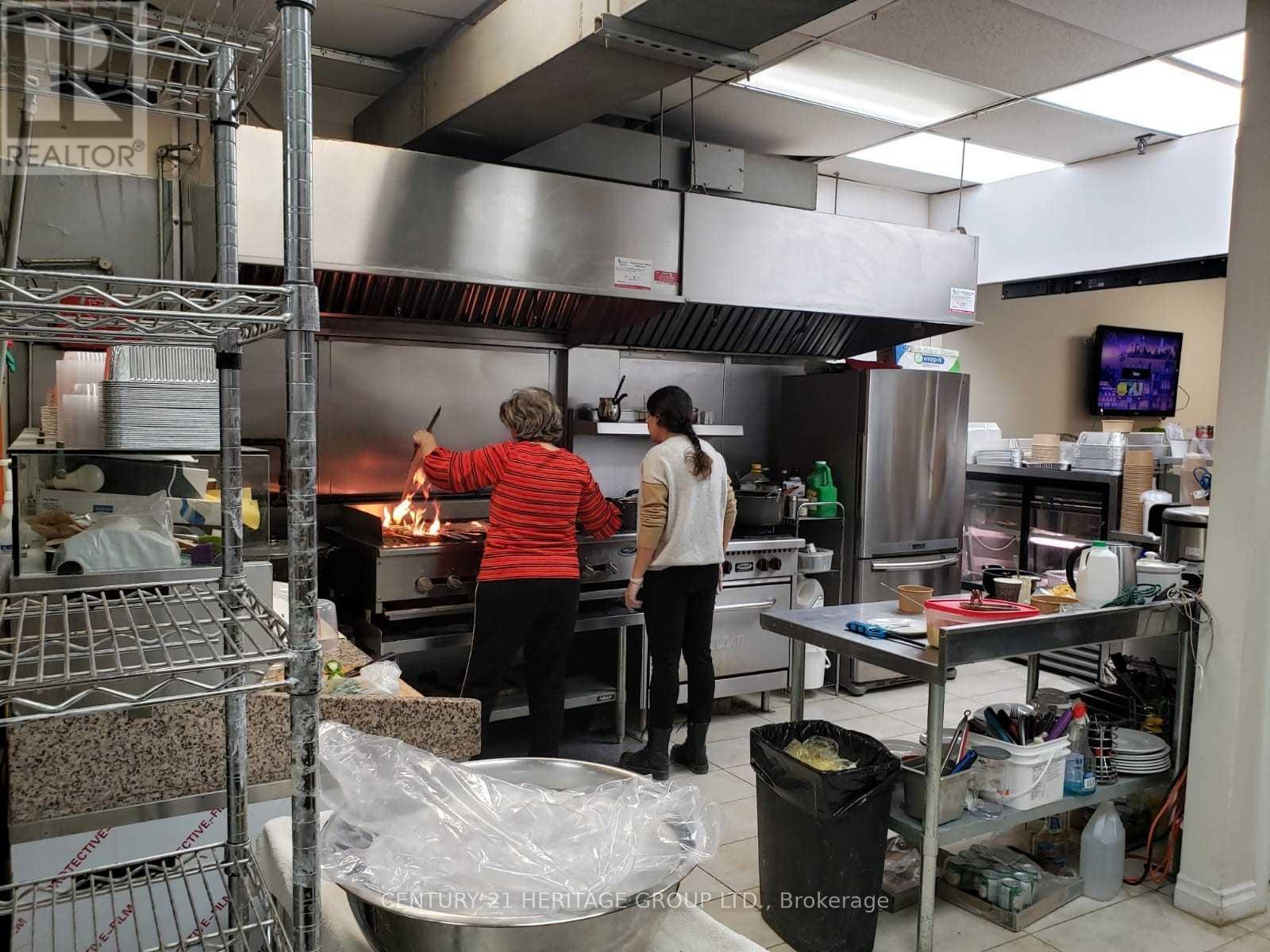 L6 - 10720 Yonge Street, Richmond Hill, Ontario  L4C 3C9 - Photo 2 - N12836690