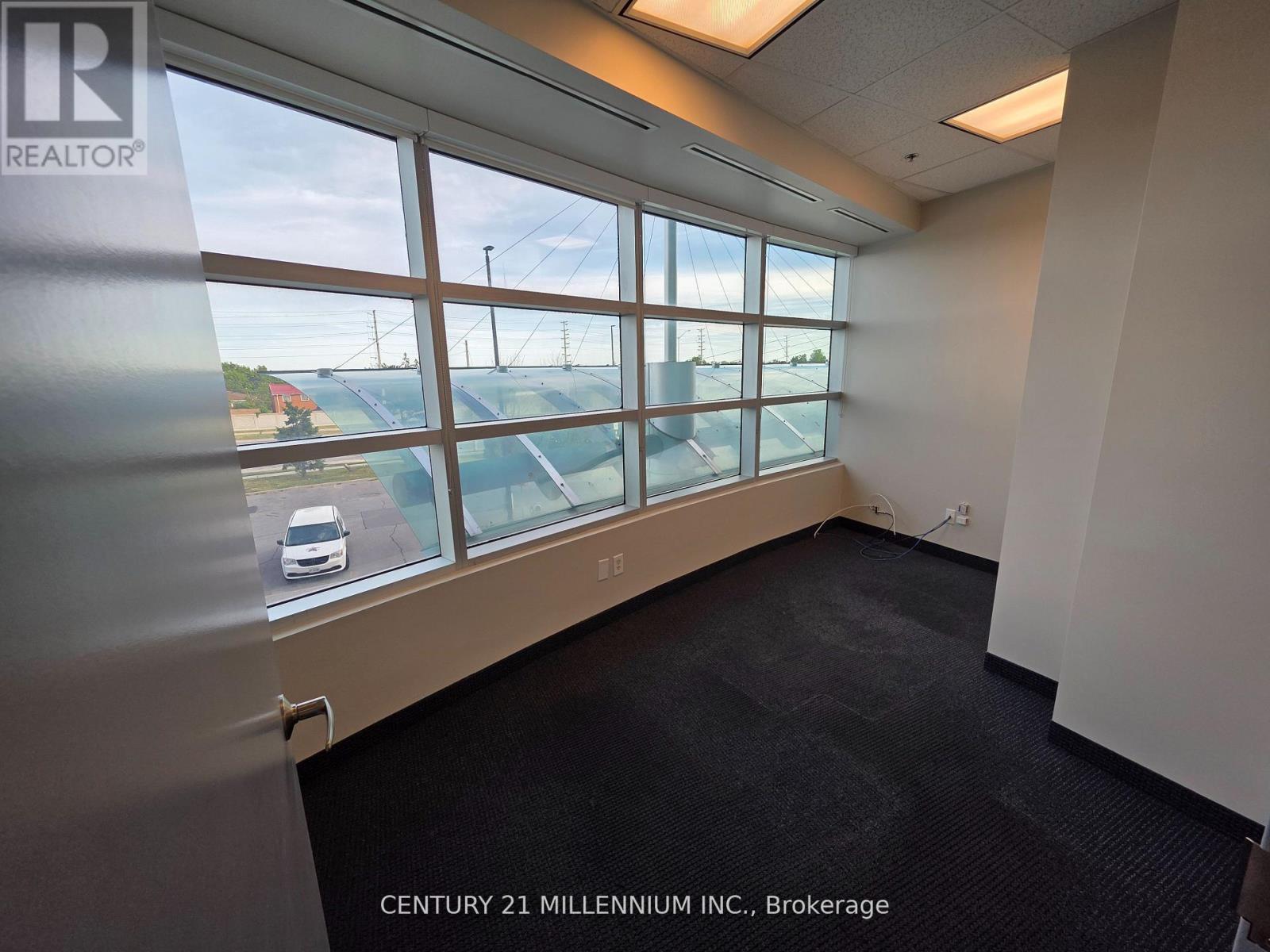 212 - 2250 Bovaird Drive E, Brampton, Ontario  L6R 0W3 - Photo 2 - W12836622