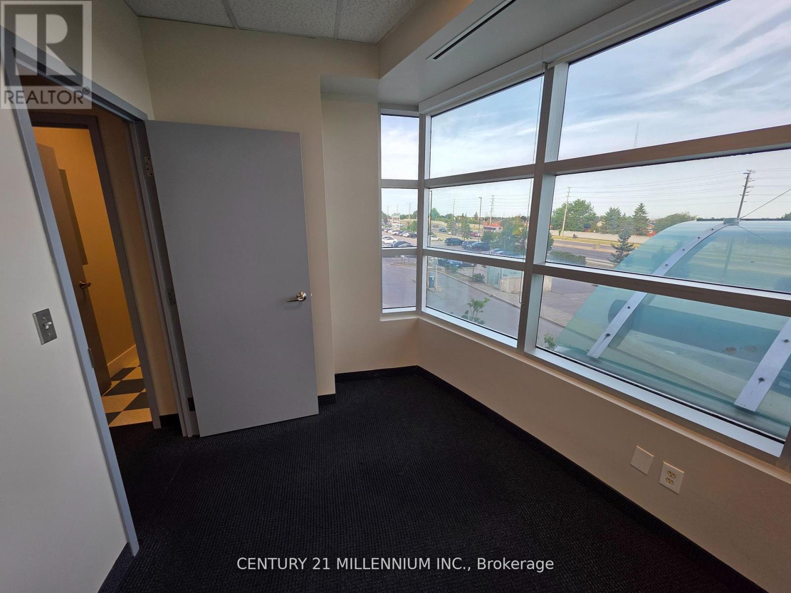 212 - 2250 Bovaird Drive E, Brampton, Ontario  L6R 0W3 - Photo 4 - W12836622