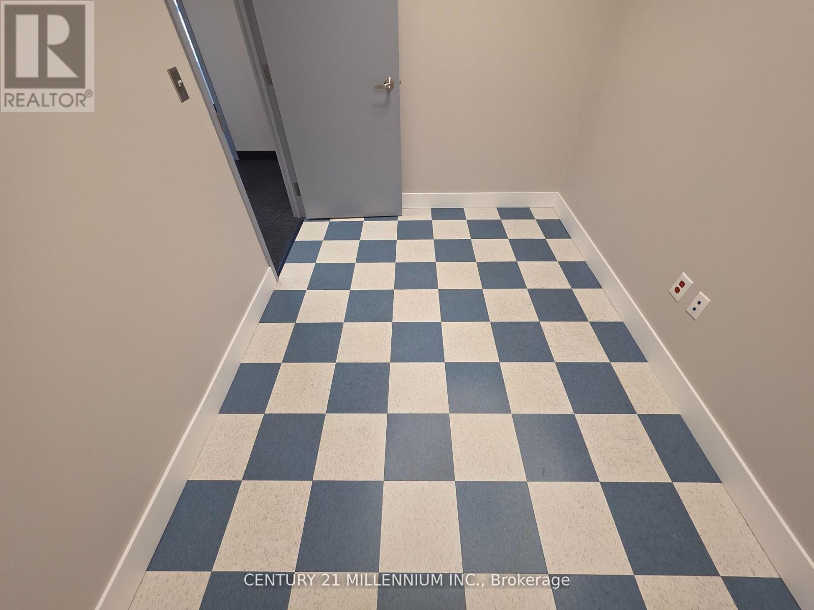 212 - 2250 Bovaird Drive E, Brampton, Ontario  L6R 0W3 - Photo 5 - W12836622