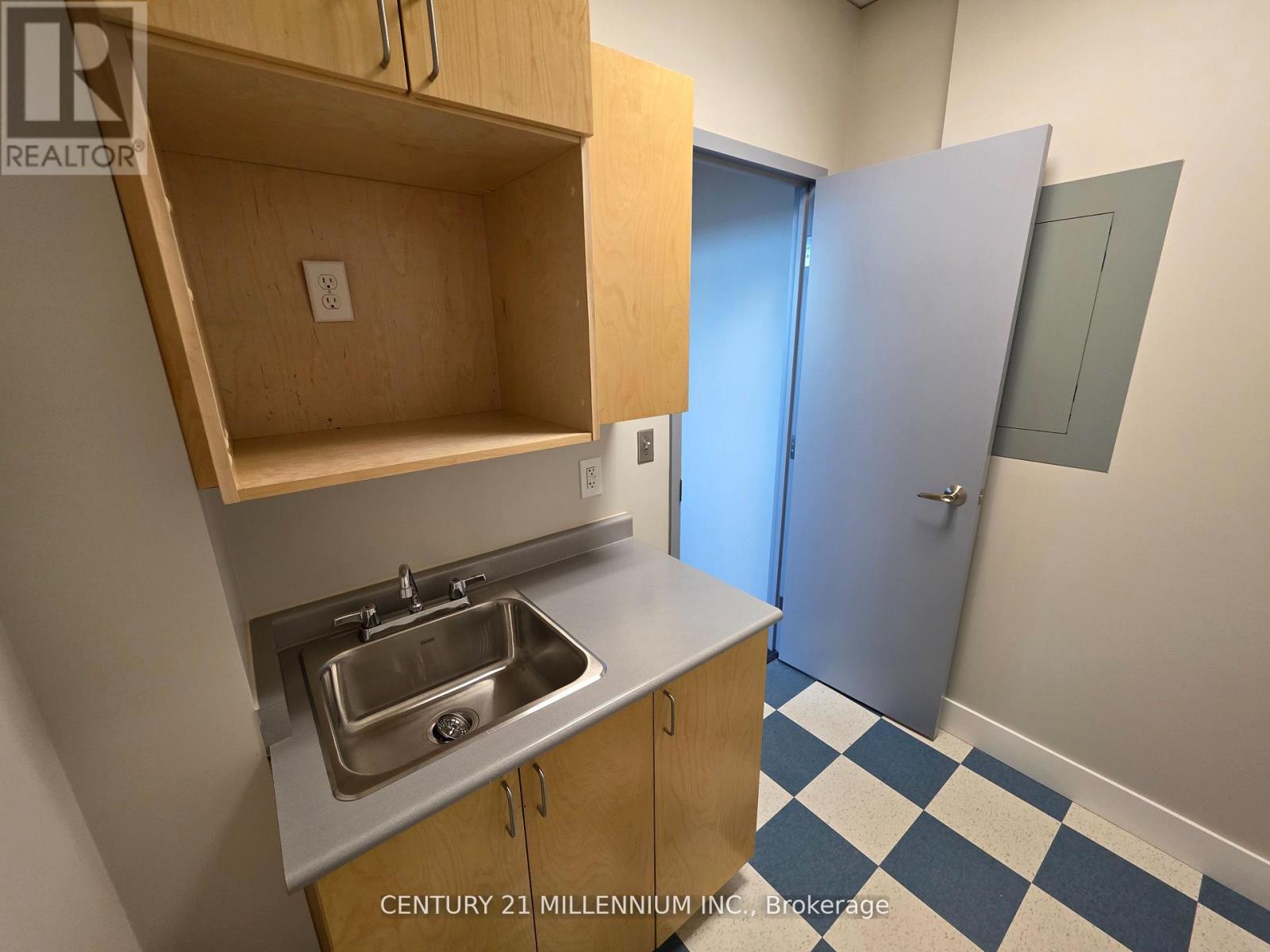 212 - 2250 Bovaird Drive E, Brampton, Ontario  L6R 0W3 - Photo 7 - W12836622