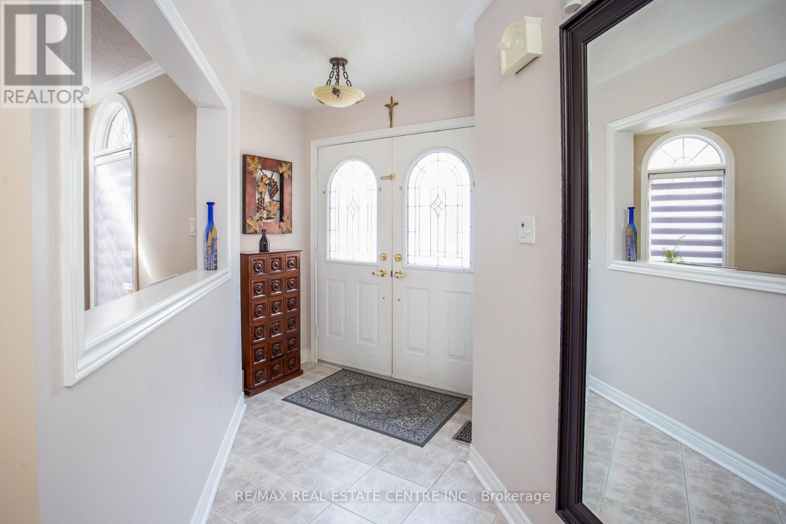 50 Cross Country Boulevard, Caledon, Ontario  L7E 2N6 - Photo 3 - W12836634