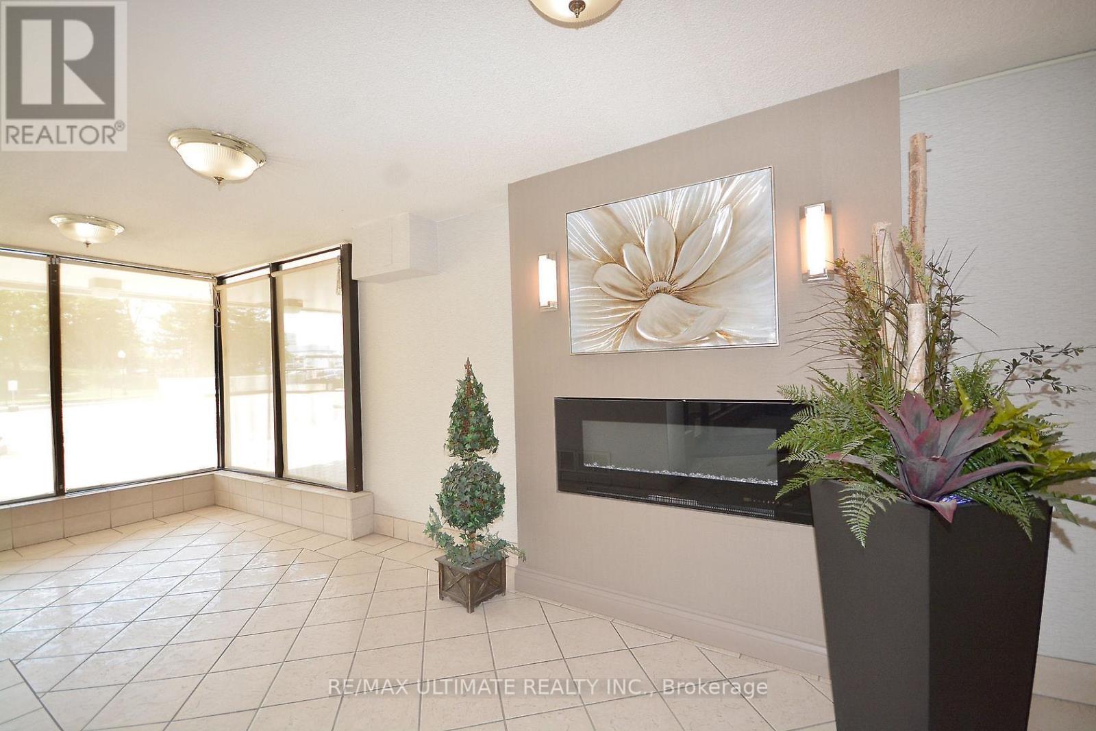 604 - 18 Knightsbridge Road, Brampton, Ontario  L6T 3X5 - Photo 4 - W12836646