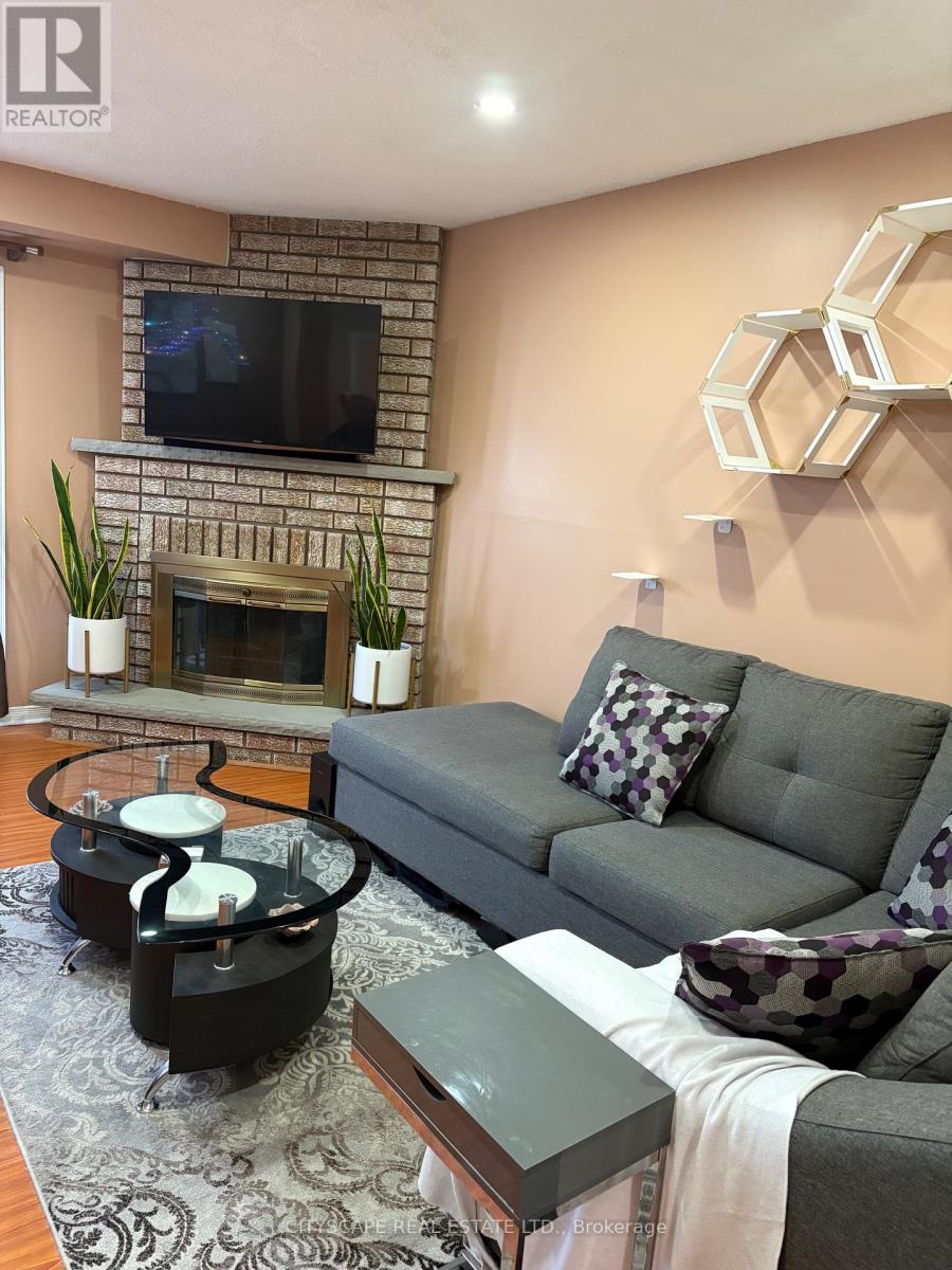 121 Tulip Drive, Brampton, Ontario  L6Y 3W2 - Photo 10 - W12836666