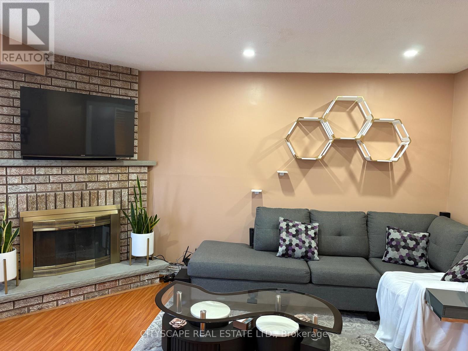 121 Tulip Drive, Brampton, Ontario  L6Y 3W2 - Photo 11 - W12836666