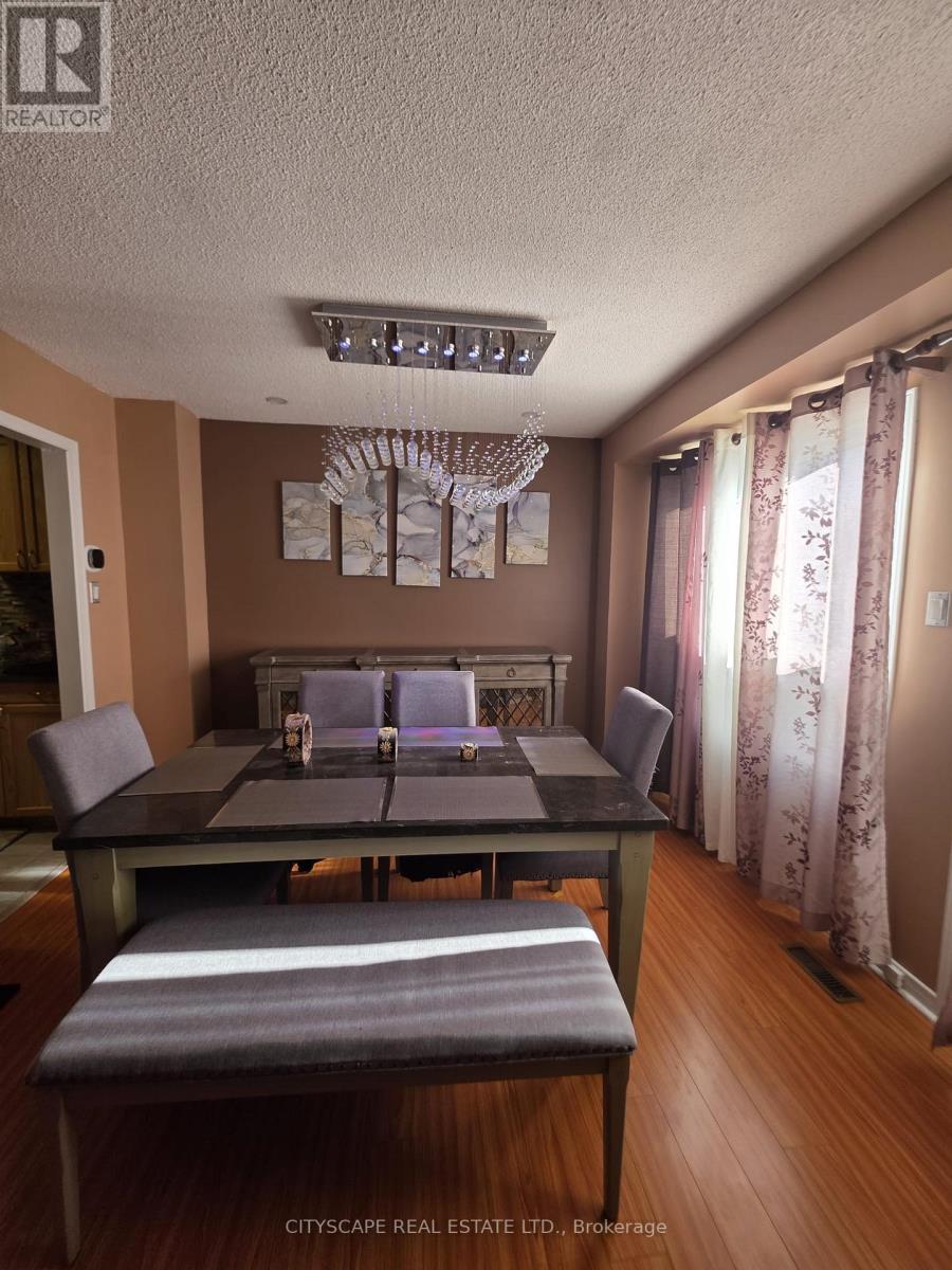 121 Tulip Drive, Brampton, Ontario  L6Y 3W2 - Photo 12 - W12836666