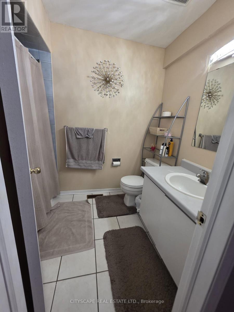 121 Tulip Drive, Brampton, Ontario  L6Y 3W2 - Photo 22 - W12836666