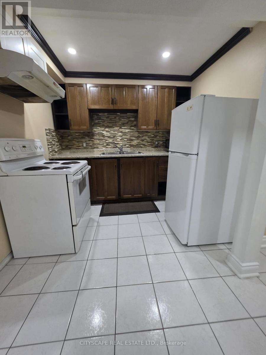 121 Tulip Drive, Brampton, Ontario  L6Y 3W2 - Photo 24 - W12836666