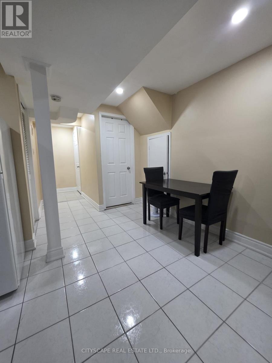 121 Tulip Drive, Brampton, Ontario  L6Y 3W2 - Photo 25 - W12836666