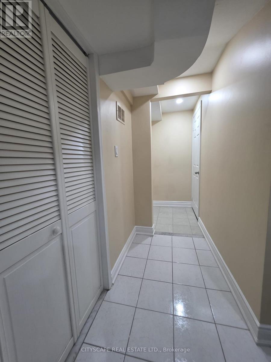 121 Tulip Drive, Brampton, Ontario  L6Y 3W2 - Photo 27 - W12836666